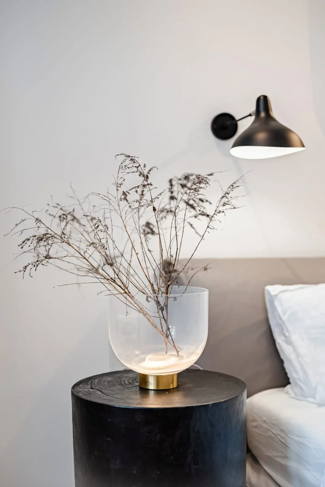 dechem glowing vase interior 3 scaled